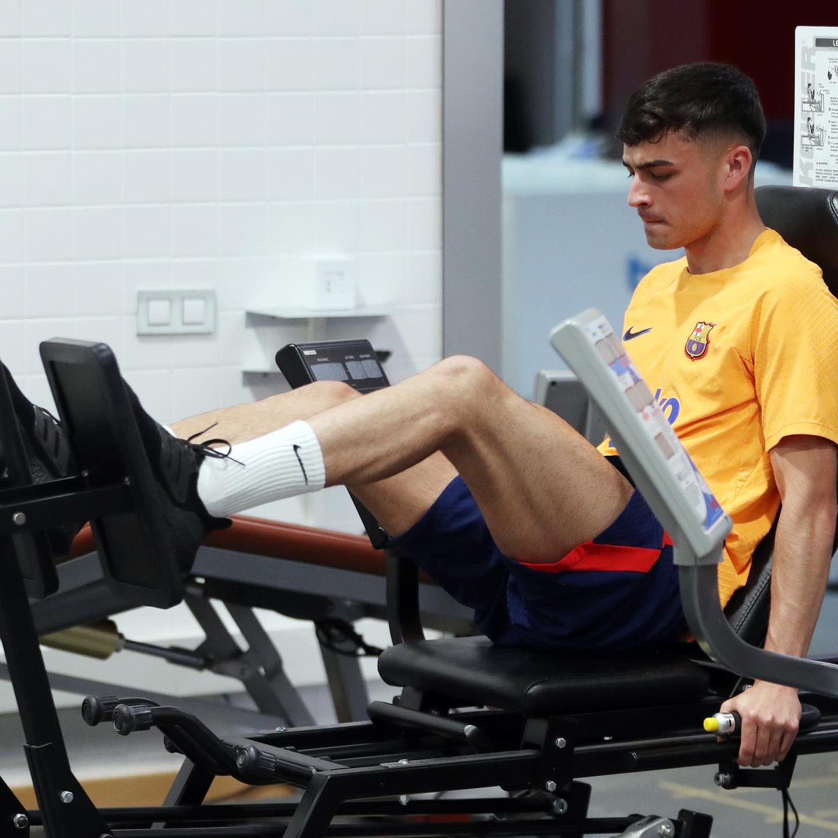 Pedri's tweet photo. 𝑾𝒐𝒓𝒌 𝒊𝒏 𝒑𝒓𝒐𝒈𝒓𝒆𝒔𝒔 🏋🏻‍♂️💪 https://t.co/ie1FCnt8zL