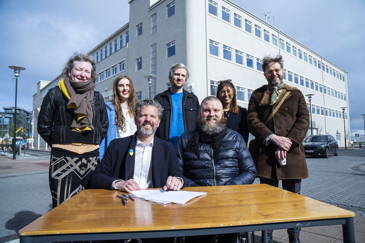 Þetta gengi #HausReykjavík varð hlutskarpast og mun leigja út frá sér alls konar rými og skapa frábæran klasa skapandi fõlks, alls konar verkefna og lítilla fyrirtækja í Hafnarhúsinu næstu árin. Þvílíkt úrvalslið Reykjavíkur! Verður spennandi að sjá framhaldið!