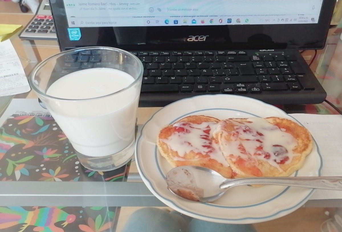 Pau_Fuentes92's tweet photo. El desayuno de hoy... 🤗😋
#viernes #FinDeSemana #bonitodía 🌻🧡 https://t.co/828zojNEWt
