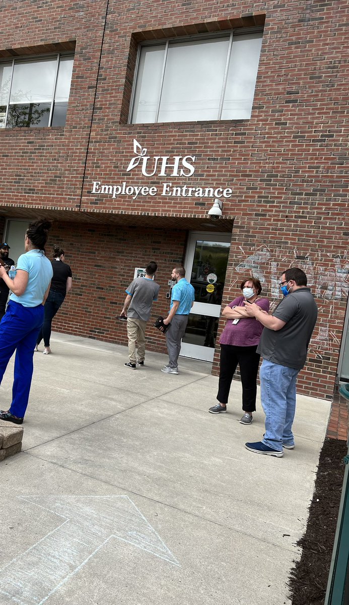 Crossgates showing some support to our First Responders at UHS Binghamton Hospital! Thank you <a href="/SarahKuklis/">Sarah Kuklis</a> for putting this together!! #Firstnet <a href="/FirstNet/">FirstNet, Built with AT&T</a> <a href="/SarahKuklis/">Sarah Kuklis</a> <a href="/KentWinner/">Kent Winner</a> <a href="/klane0917/">Klane</a> <a href="/judy_cavalieri/">Judy Cavalieri</a> <a href="/marcellobenny/">Benjamin Marcello</a> <a href="/OneNYNJ/">OneNYNJ</a>