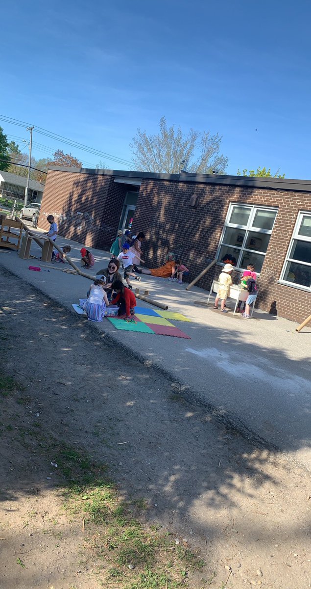 lappinkindie's tweet photo. It was a beautiful morning to take the classroom outside!!! What a great morning!! @SCDSB_Schools @SCDSBey @SteeleStreetPS https://t.co/OttpOdRPq9