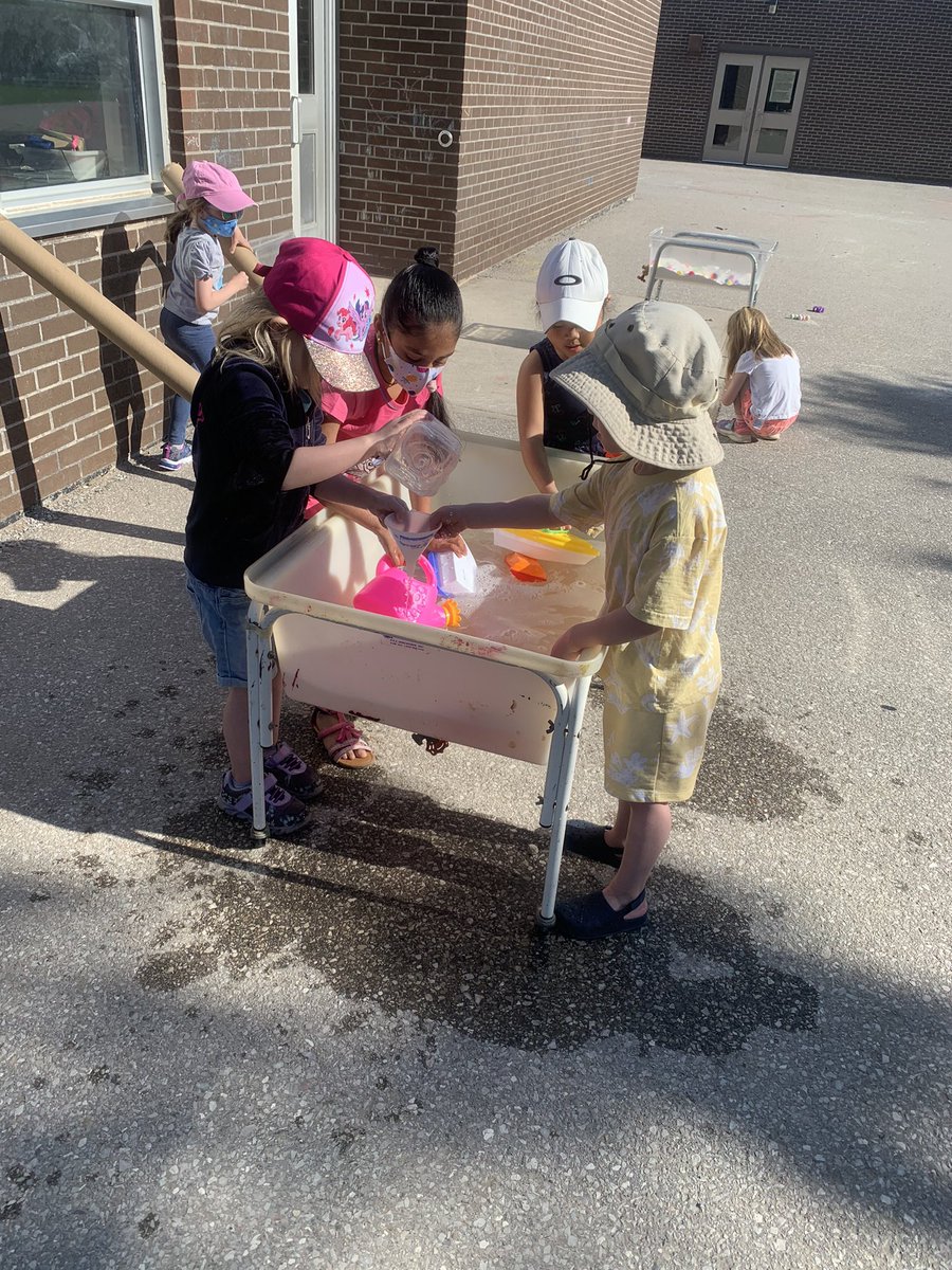 lappinkindie's tweet photo. It was a beautiful morning to take the classroom outside!!! What a great morning!! @SCDSB_Schools @SCDSBey @SteeleStreetPS https://t.co/OttpOdRPq9