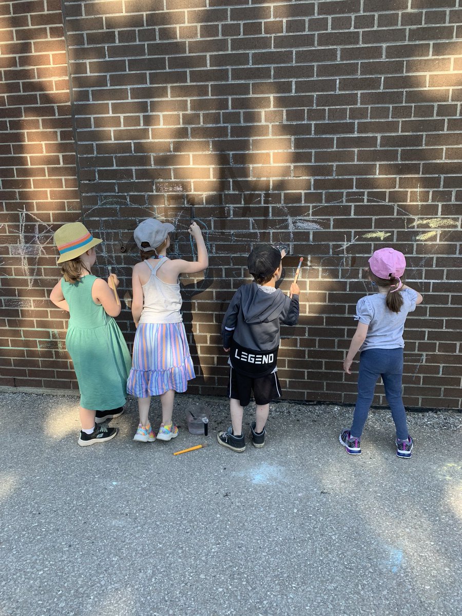 lappinkindie's tweet photo. It was a beautiful morning to take the classroom outside!!! What a great morning!! @SCDSB_Schools @SCDSBey @SteeleStreetPS https://t.co/OttpOdRPq9