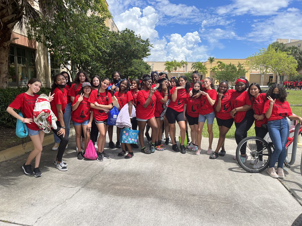 pamelamac1908's tweet photo. Itβs a BIG Friday!!! π
Everyone out there wish my 8th grade scholars (& their BRAVE chaperones) a safe & fun trip to #GradVenture in Orlando!!! https://t.co/VJUvHdY7oW