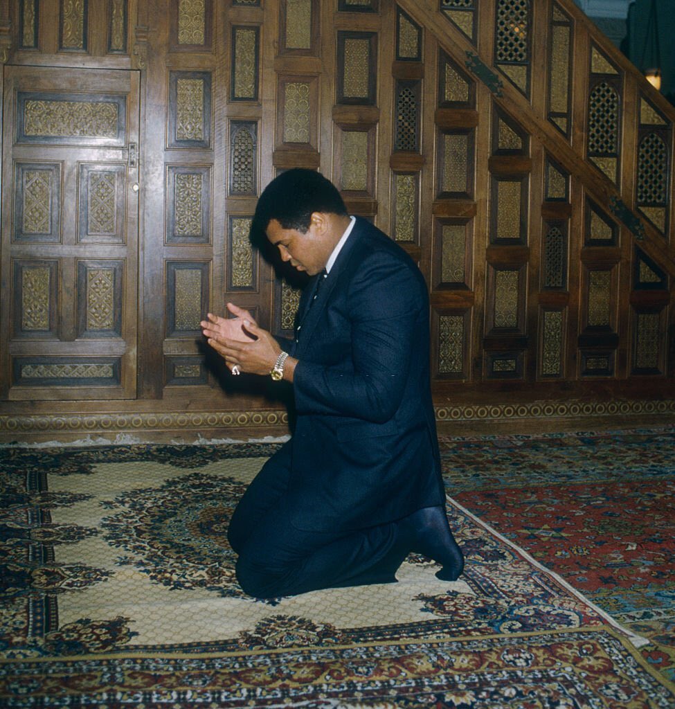 islamculturel's tweet photo. J'ai demandé à Allah la richesse, 
Il m'a donné l'islam.

- Muhammed Ali https://t.co/TjlvmVmG40