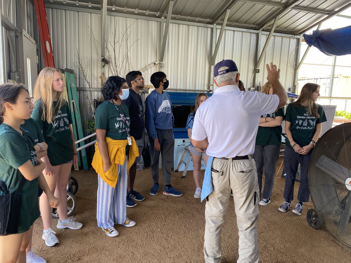 killoughfmhs's tweet photo. Our Garden Gnome club visiting  @VeteransProduce this morning.  Can’t wait to take what we’ve learned back to @FMHS9 &amp; @FlowerMoundHS to grow more sustainable food for our community! Thank you for having us! https://t.co/9ARRKw4QjO
