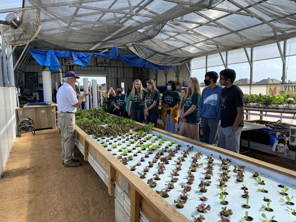 killoughfmhs's tweet photo. Our Garden Gnome club visiting  @VeteransProduce this morning.  Can’t wait to take what we’ve learned back to @FMHS9 &amp; @FlowerMoundHS to grow more sustainable food for our community! Thank you for having us! https://t.co/9ARRKw4QjO