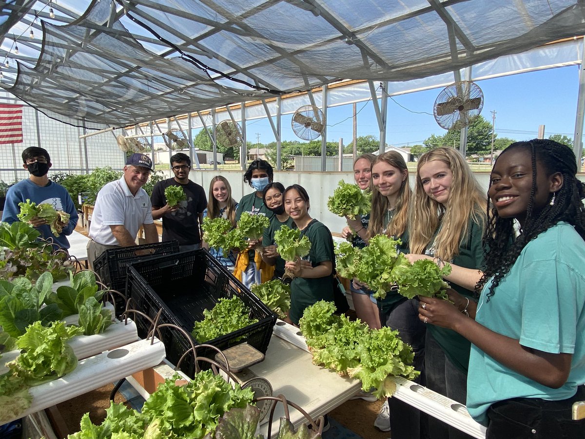 killoughfmhs's tweet photo. Our Garden Gnome club visiting  @VeteransProduce this morning.  Can’t wait to take what we’ve learned back to @FMHS9 &amp; @FlowerMoundHS to grow more sustainable food for our community! Thank you for having us! https://t.co/9ARRKw4QjO