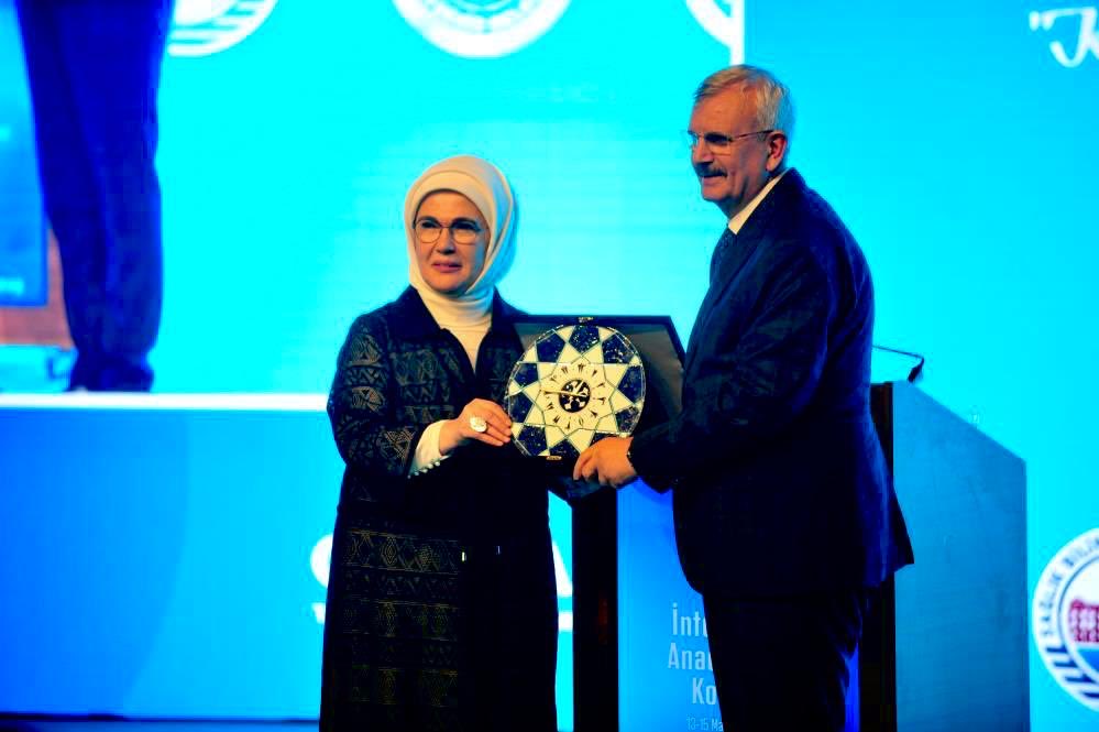 Cevdet_Erdol's tweet photo. Saygıdeğer Emine Erdoğan Hanımefendi, Sağlık Bakanımız Sn. Fahrettin Koca, Tarım ve Orman Bakanımız Sn. Vahit Kirişçi ve kıymetli misafirlerimizi SBÜ Bursa Tıp Fakültemiz tarafından  düzenlenen İntegratif ve Anadolu Tıbbı Kongresinde ağırladık. https://t.co/RH2kreA5Ft