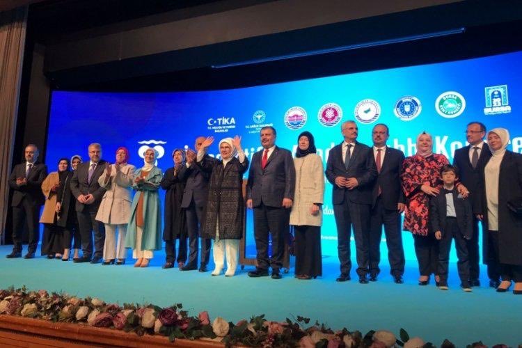Cevdet_Erdol's tweet photo. Saygıdeğer Emine Erdoğan Hanımefendi, Sağlık Bakanımız Sn. Fahrettin Koca, Tarım ve Orman Bakanımız Sn. Vahit Kirişçi ve kıymetli misafirlerimizi SBÜ Bursa Tıp Fakültemiz tarafından  düzenlenen İntegratif ve Anadolu Tıbbı Kongresinde ağırladık. https://t.co/RH2kreA5Ft