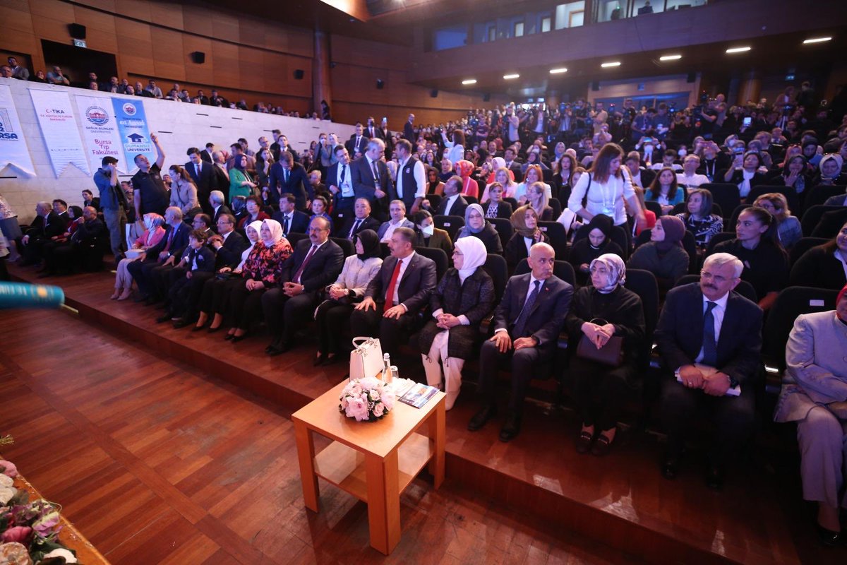 Cevdet_Erdol's tweet photo. Saygıdeğer Emine Erdoğan Hanımefendi, Sağlık Bakanımız Sn. Fahrettin Koca, Tarım ve Orman Bakanımız Sn. Vahit Kirişçi ve kıymetli misafirlerimizi SBÜ Bursa Tıp Fakültemiz tarafından  düzenlenen İntegratif ve Anadolu Tıbbı Kongresinde ağırladık. https://t.co/RH2kreA5Ft