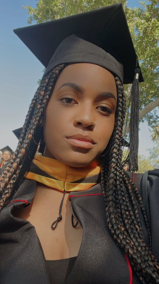 _TayluhC's tweet photo. We live 👩🏾‍🎓 #USC22 #USCDornsife https://t.co/bCSr3Xlvzl