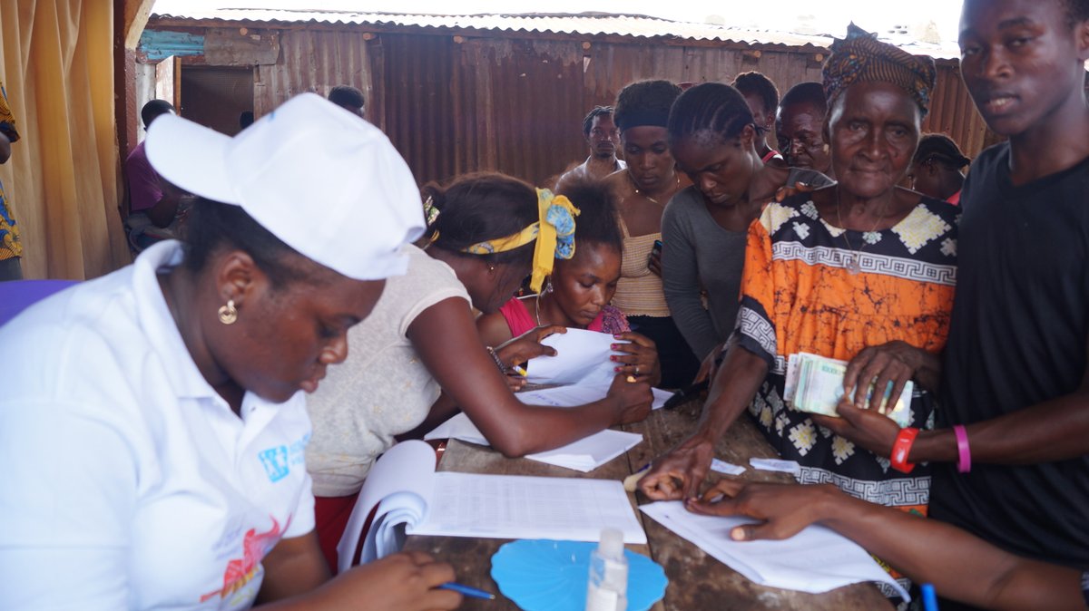 SosLeone's tweet photo. @SosLeone commenced a direct cash transfer of
#SLL 1,950,000,000 to 1500 vulnerable families. 
#282 families at Crab Town, Bonga Town, Madina and the New Life City around Lumley received today the #afrimoney cash transfer.
#eachfamily received SLL 1,300,000. https://t.co/njlWJnylUj