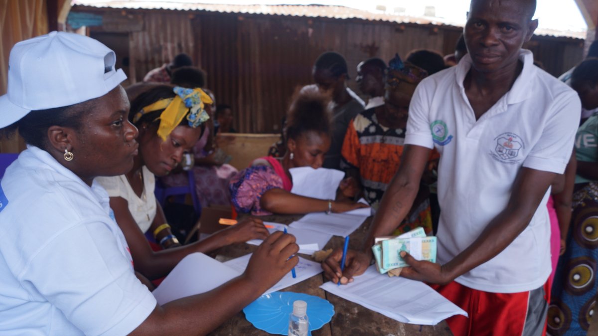SosLeone's tweet photo. @SosLeone commenced a direct cash transfer of
#SLL 1,950,000,000 to 1500 vulnerable families. 
#282 families at Crab Town, Bonga Town, Madina and the New Life City around Lumley received today the #afrimoney cash transfer.
#eachfamily received SLL 1,300,000. https://t.co/njlWJnylUj