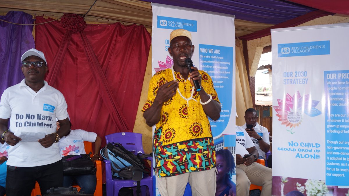 SosLeone's tweet photo. @SosLeone commenced a direct cash transfer of
#SLL 1,950,000,000 to 1500 vulnerable families. 
#282 families at Crab Town, Bonga Town, Madina and the New Life City around Lumley received today the #afrimoney cash transfer.
#eachfamily received SLL 1,300,000. https://t.co/njlWJnylUj