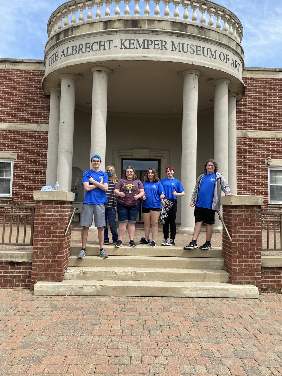 MandiTolenEDU's tweet photo. More @CHS_Indians senior service day photos from our volunteer work at @AlbrechtKemper. Thanks for letting us help you today. https://t.co/FSsoywZnkq