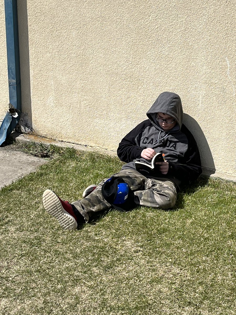 BrandonABrown's tweet photo. Beautiful day to sit outside for Literacy Intervention at #DonSch

Currently Reading - The Westing Game 📖📚 https://t.co/OO6rATpdlj