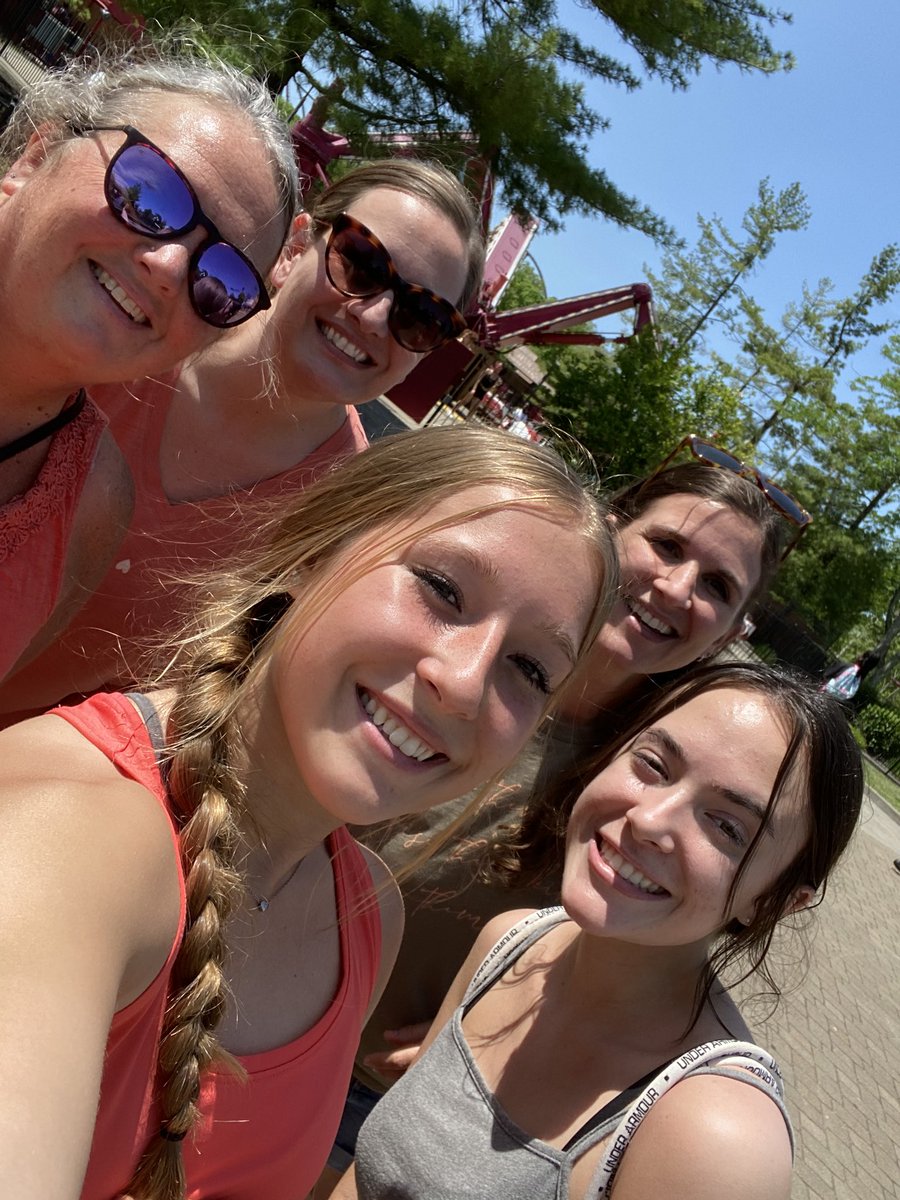 jillbollenbache's tweet photo. While the kids ride the coasters @MrsRibichBHS and @jillbollenbache let @MrsLEYSE be the chauffeur in the antique car!!! https://t.co/ZYf7ecRzWT