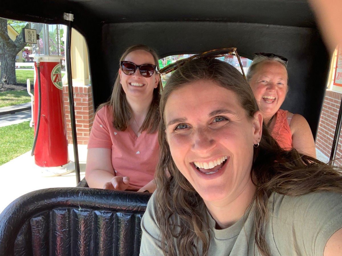 jillbollenbache's tweet photo. While the kids ride the coasters @MrsRibichBHS and @jillbollenbache let @MrsLEYSE be the chauffeur in the antique car!!! https://t.co/ZYf7ecRzWT
