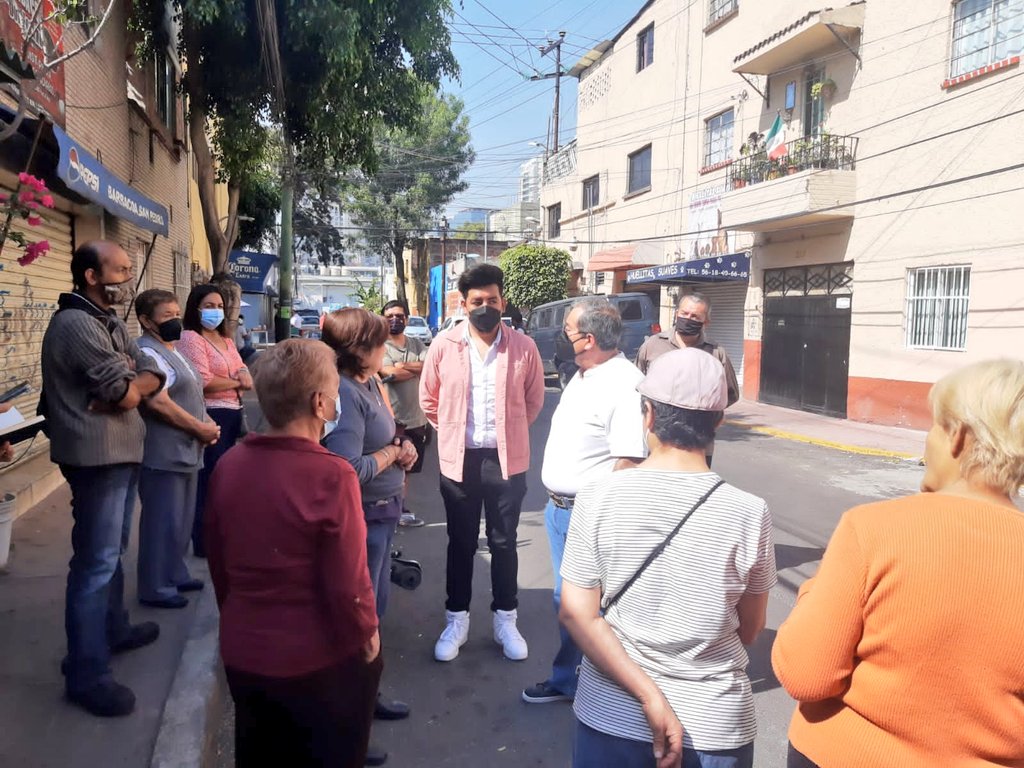 bgb_bryan's tweet photo. Realizamos recorrido en la #5DeMayo con Andrés Ávila, JUD de Concertación de la @AlcaldiaMHmx para atender solicitudes y levantar folios ante el CESAC.

Esperamos la pronta resolución y el apoyo a las y los vecinos. Pronto estaremos visitando otras colonias 🤘🏼 https://t.co/QgZ4CziAei