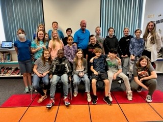 MurrayCityUT's tweet photo. Mayor Brett Hales visited Grant Elementary school to see their presentations on a coding project. It was incredible to see what the 5th and 6th graders were able to create using their knowledge of coding! #MurrayLife https://t.co/hL1C7h2rVK