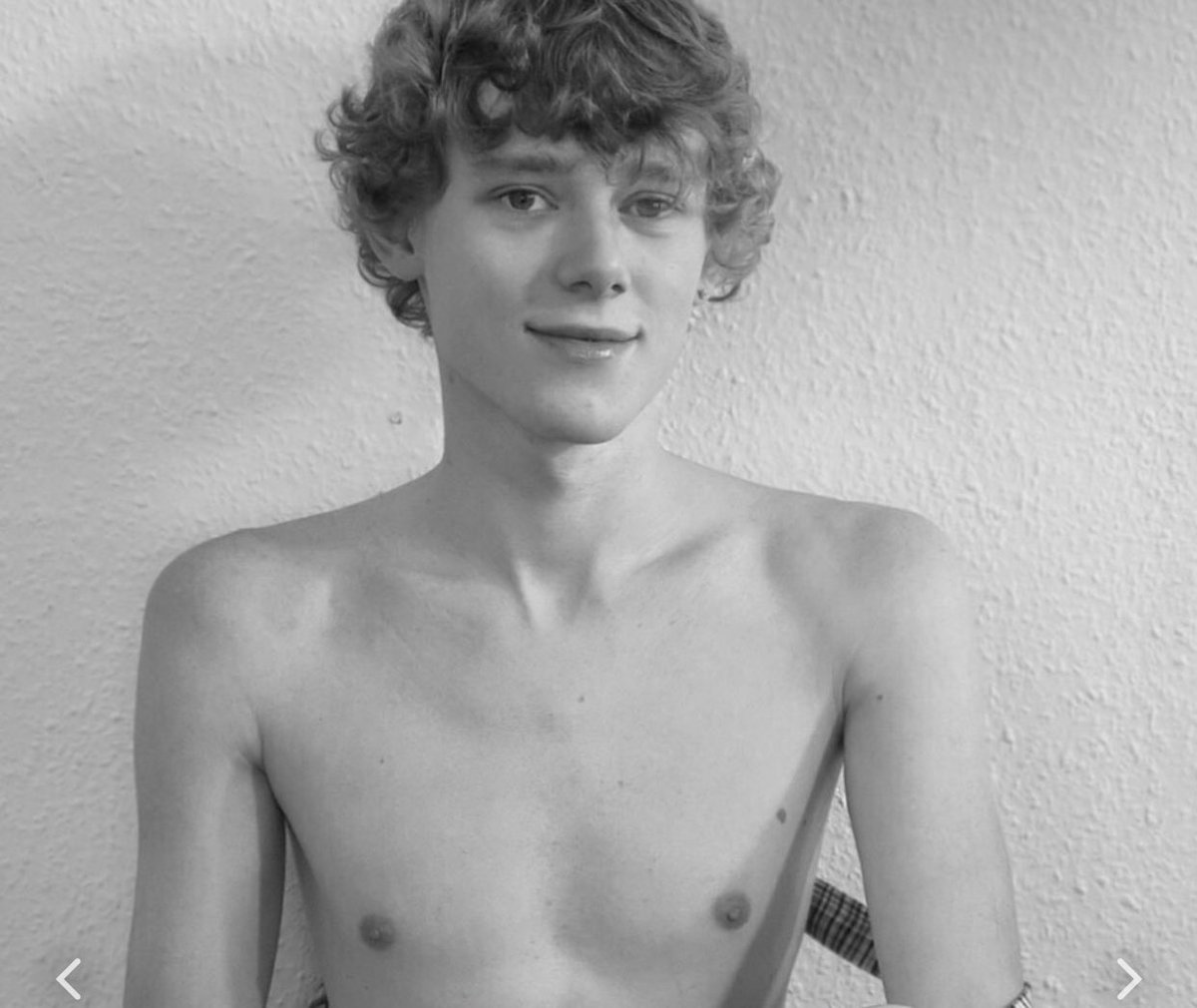 IsakV2121's tweet photo. Rourke💎 is such a beautiful boy inside &amp; out. He shines bright to everyone around him. Go &amp; support him by subbing to his OnlyFans😍🥵🔥🔥Show him some love. Tips are welcomed &amp; greatly appreciated.🥰💖💖 @rourkesdiamonds #femboy #TEAMROURKE 🔗 https://t.co/ehRoGwsZGZ https://t.co/WYSk8o2WpD