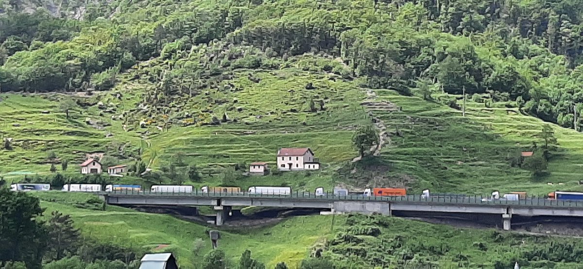 Sulla #A26 è così da stamattina: una continua coda chilometrica. È così tutti i giorni ma il pedaggio si paga. Possibile che a nessun rappresentante dei liguri in Regione #Liguria e in <a href="/Parlamento/">Amanda Parlamento</a> interessino gli interessi dei propri elettori? Della propria regione? #euroflora