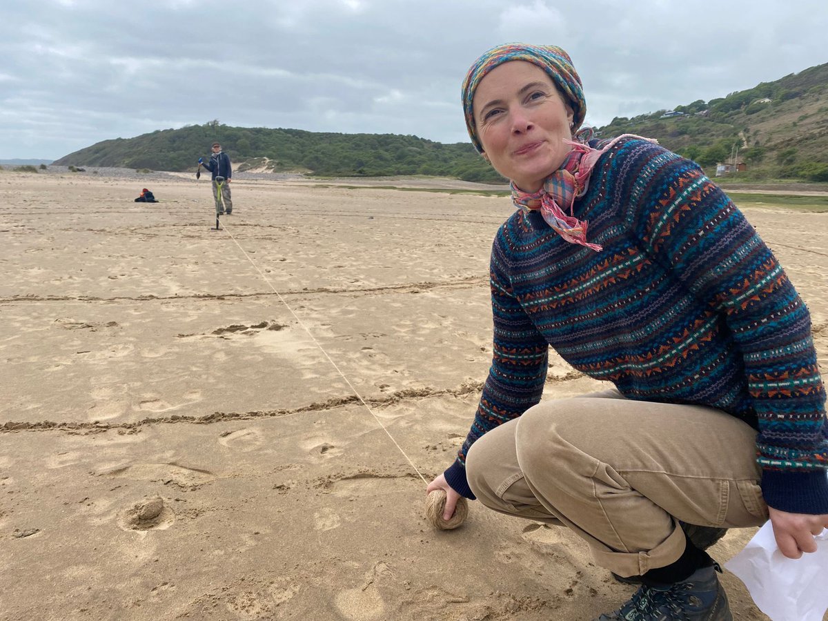 Artist <a href="/amimarsden/">Ami Marsden</a> starts drawing out our sand art. She’ll be joined later by <a href="/MixtupSwansea/">Mixtup</a>. They’ve designed their own symbols to sculpt into the sand inspired by their connection with the natural environment. 

#GreenSpaceDarkSkies