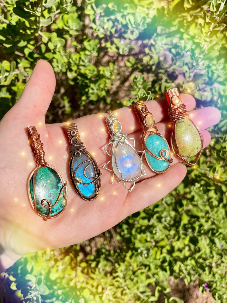 ✨✨Handfuls of magic✨✨

Available now on soularbloom.com 🌈