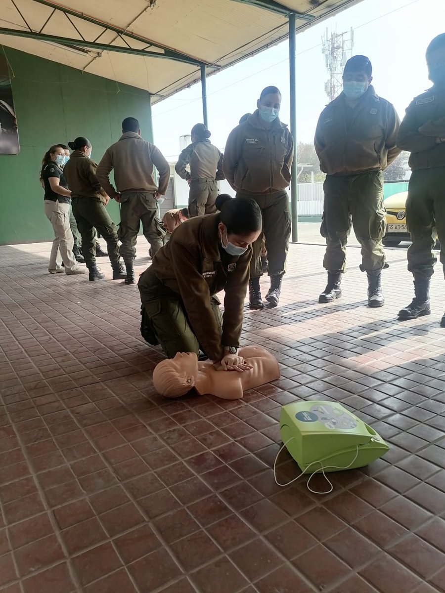 umocarpht's tweet photo. La Unidad Médica Operativa  dependiente de la Dirección de Sanidad, realizo una nueva jornada de capacitación en dependencias de la 33 Comisaría de Ñuñoa a personal  de Carabineros, "Taller de mejoramiento continúo en la función policial" de la institución. https://t.co/cgftIjx2jB