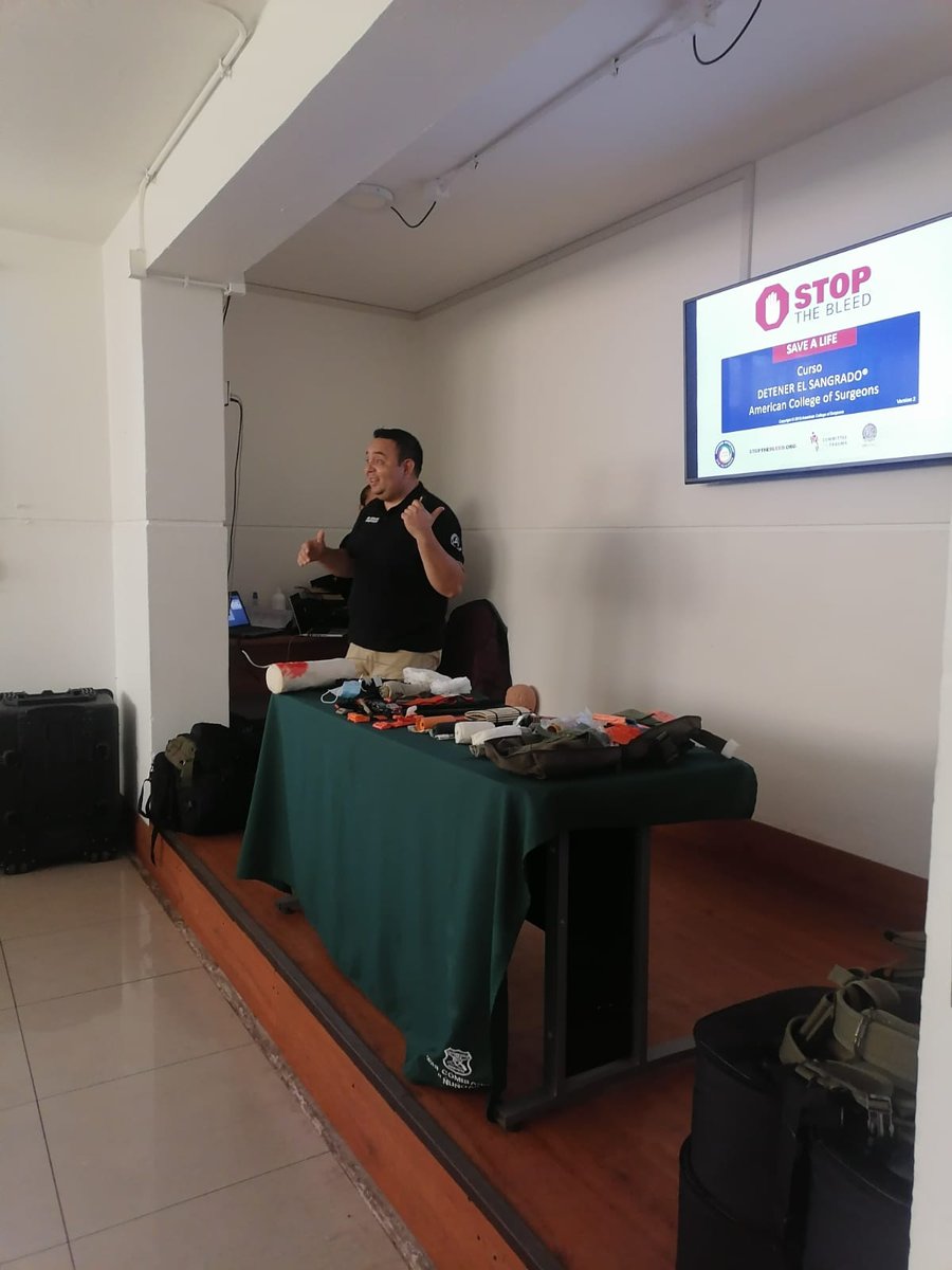 umocarpht's tweet photo. La Unidad Médica Operativa  dependiente de la Dirección de Sanidad, realizo una nueva jornada de capacitación en dependencias de la 33 Comisaría de Ñuñoa a personal  de Carabineros, "Taller de mejoramiento continúo en la función policial" de la institución. https://t.co/cgftIjx2jB
