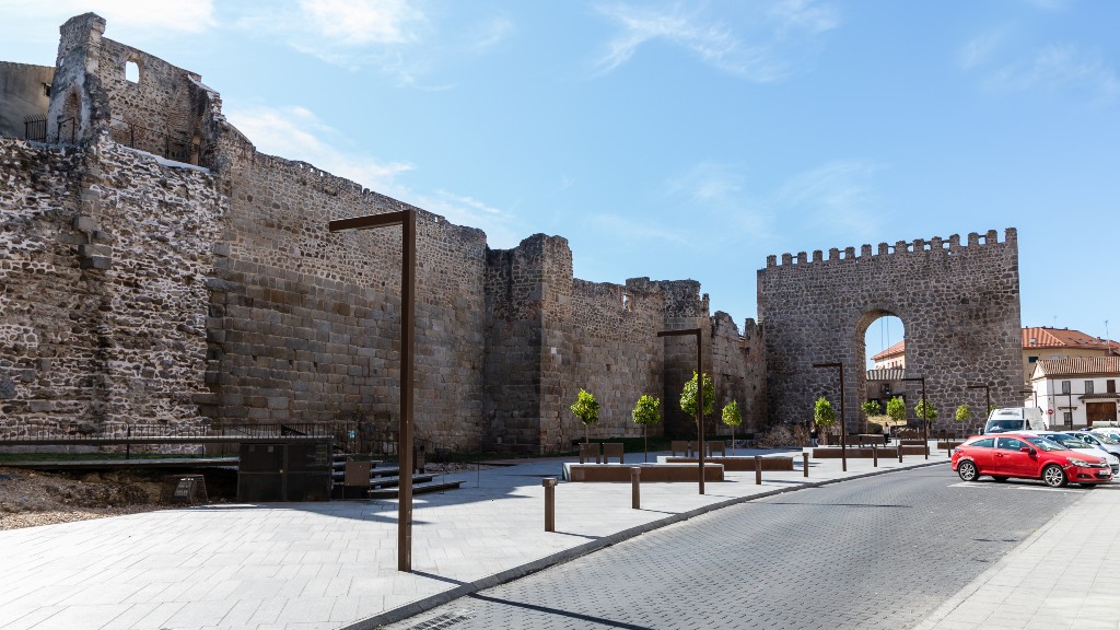 nomadasrne's tweet photo. Si madrugas con nosotros te mostraremos la segunda ciudad más poblada de la provincia de Toledo. La Plaza del Pan, La Colegial, sus murallas y torres albarranas... ¡y mucha cerámica! 📻 Este sábado a las 7 AM (6 en Canarias), #NómadasTalavera en @rne.

🎧 Y después, en podcast. https://t.co/L5UaNxa3oE