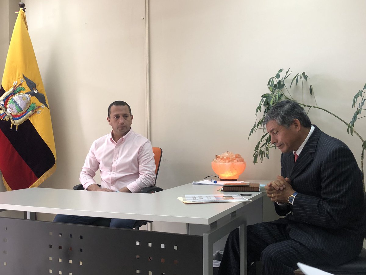 Gracias a la articulación de las instituciones del gobierno del encuentro,hoy recibimos en la CZ6 MDG  <a href="/Municipio_Giron/">Municipio de Girón</a>  <a href="/JMUzhca/">José Miguel Ángel Uzhca Guamán</a> <a href="/LizBerrezuetaV/">Lizbeth Berrezueta</a> #RegistroCivil <a href="/AndreaBersosa/">Andrea Bersosa Webster</a> #Salud,expusimos  temas inherentes a Salud y Registro Civil para mejorar la atención a los ciudadanos.