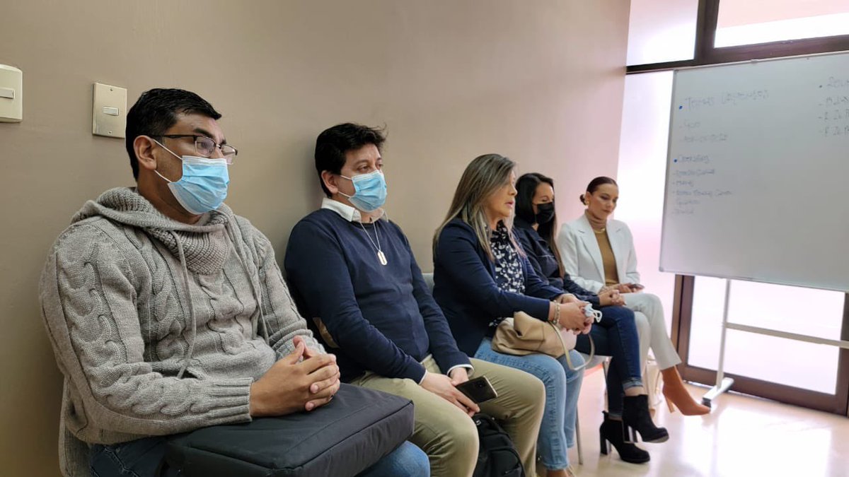 PepeJara21's tweet photo. Gracias a la articulación de las instituciones del gobierno del encuentro,hoy recibimos en la CZ6 MDG  @Municipio_Giron  @JMUzhca @LizBerrezuetaV #RegistroCivil @AndreaBersosa #Salud,expusimos  temas inherentes a Salud y Registro Civil para mejorar la atención a los ciudadanos. https://t.co/PxSfC7Sl5I