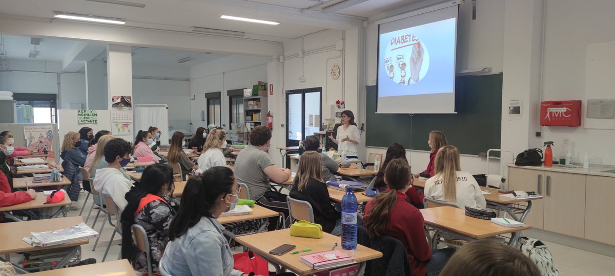 SAFAAlcala's tweet image. 📣 DIABETES #FormaciónComplementaria‼️
👇👇👇
El alumnado #CAE ha tenido una formación sobre #diabetes #bombainsulina y #sensor 👨‍⚕️👩‍⚕️
➡️ Formación impartida por madres de pacientes diabéticos #Trini #Mayo, acompañándolas también #Mamen médico del Hospital de Alcalá la Real