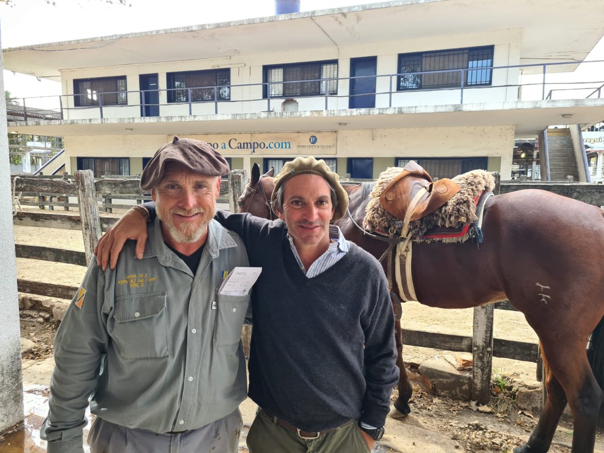 cyc_oficial's tweet photo. #mercadodeliniers 
Último día en el Mercado de Liniers con Pablo nuestro Capataz. Gracias a todos uds por la confianza en todo el equipo del mercado. Nos es muy duro despedirse de Liniers pero convencidos que es necesario el cambio... A seguir creciendo..! https://t.co/C0WnPWCmnS