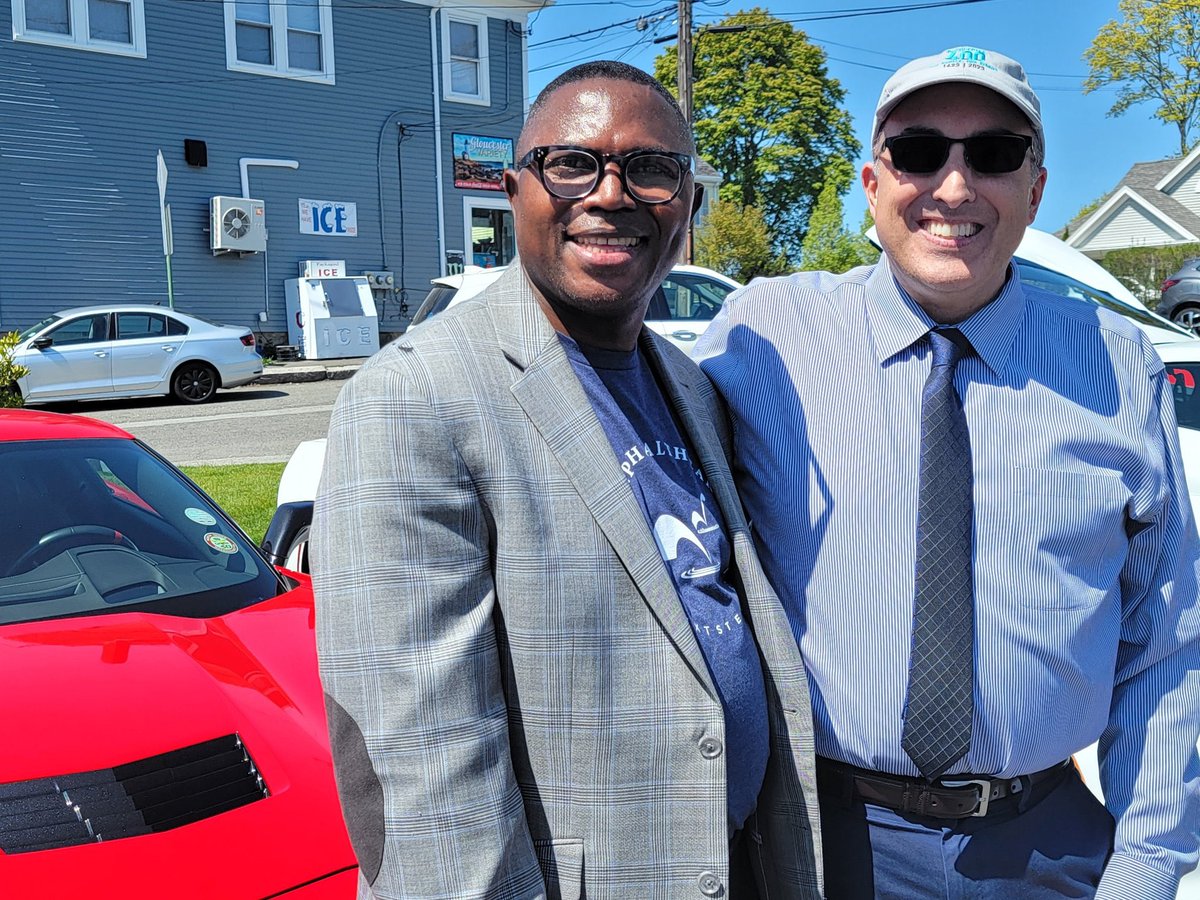 NextStepHC's tweet photo. #TeamGloucester sponsored a car show during #NationalNursesWeek #RootedTogetherNSHC #skillednursingweek corvettes and ice cream!  Thank you Mayor Verga for attending @SenBruceTarr @MassDPH @MLSudders @MassLtGov @CharlieBakerMA https://t.co/e3v5K8KEDn