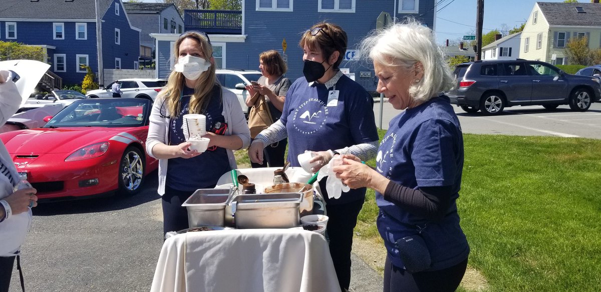 NextStepHC's tweet photo. #TeamGloucester sponsored a car show during #NationalNursesWeek #RootedTogetherNSHC #skillednursingweek corvettes and ice cream!  Thank you Mayor Verga for attending @SenBruceTarr @MassDPH @MLSudders @MassLtGov @CharlieBakerMA https://t.co/e3v5K8KEDn