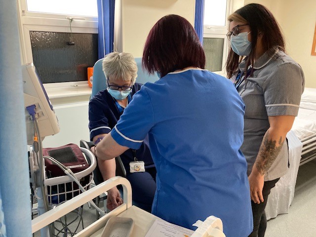SomersetFT's tweet photo. To round off #MentalHealthAwarenessWeek, we asked community mental health nurse Sarah to share a 'day in the life' on #InternationalNursesDay2022 yesterday - giving an insight into her role. 

You can read her morning, lunchtime and evening updates here: https://t.co/q5isobQhA5 https://t.co/RpgPapsLQD