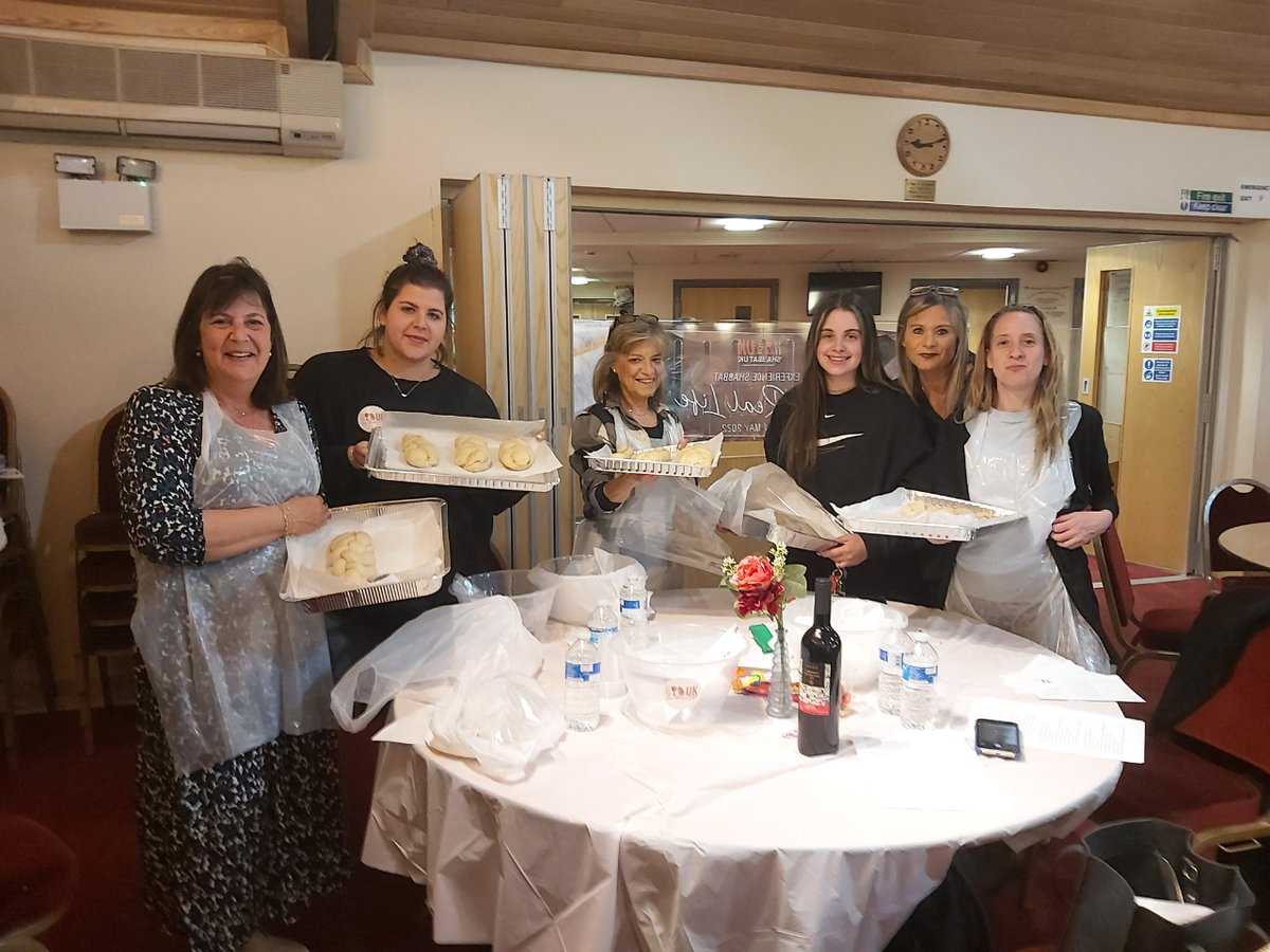 shabbat_uk's tweet photo. Liverpool ladies enjoying their challah bake! 🫓🥖

#challah #challahbake #shabbatuk https://t.co/KcgV95xQWy