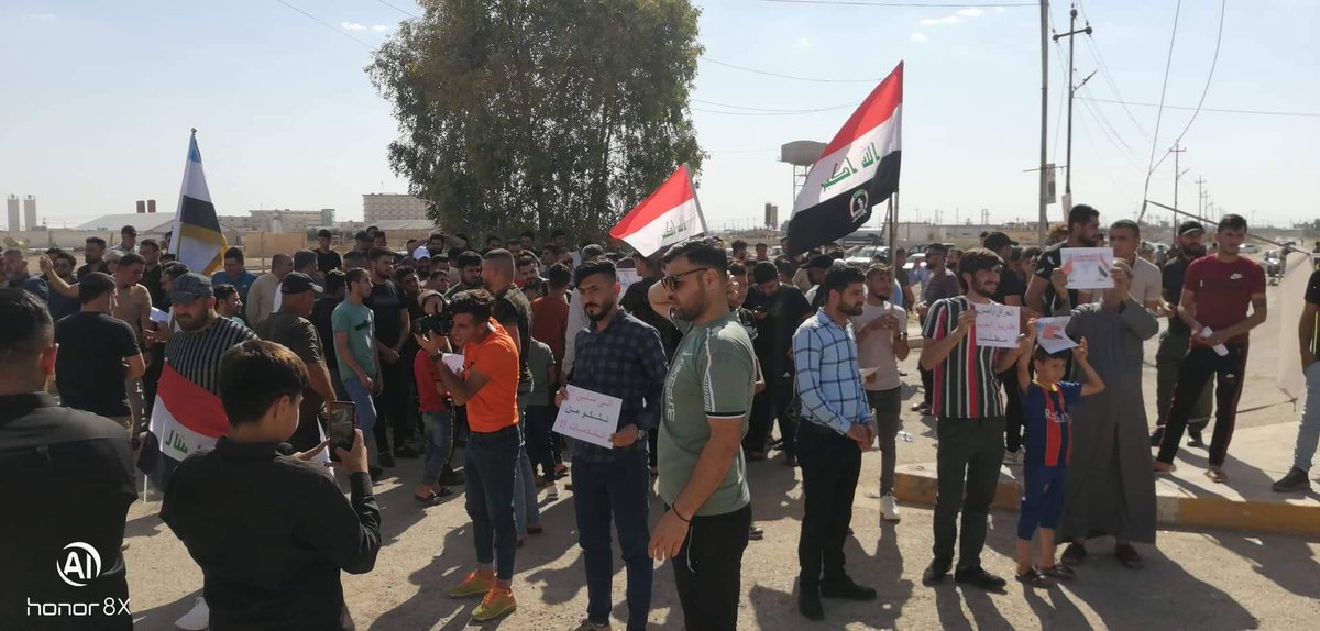 musa42k's tweet photo. خروج عشرات المواطنين في مظاهرة سلمية في سهل نينوى نا��ية برطلة ضد الحكومة المحلية بسبب الفساد وانعدام الخدمات وسرقة التخصيصات المالية للقرى 
#طريق_الحرير_مطلبنا https://t.co/QdRzvFbmne
