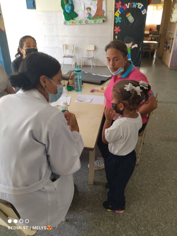 Amb_Santarosa's tweet photo. Realizada jornada de atención especial de desparasitación en la U.E. Año Internacional del niño ubicada en el sector 7 de la Urb. Santa Cruz, Parroquia Goaigoaza, atendiendo a 200 niños y niñas.
@NicolasMaduro @MagaGutierrezV https://t.co/d4FYdUeqIm