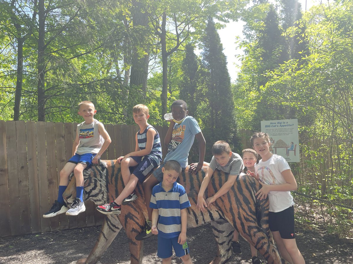 jrosales123's tweet photo. 2nd grade field trip to the zoo! #finallyafieldtrip #thankyouchepto @ChestnutHillPTO https://t.co/ikjDpUk7gq