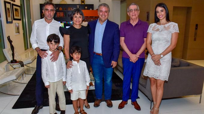 rafaelg642021's tweet photo. Doctrina conservadora,
Coherente
#Benedetti con #Duque
#Benedetti con #Roy
El progresismo acaba con todo
Hasta con #Bendetti https://t.co/4OM3d9q4Wn