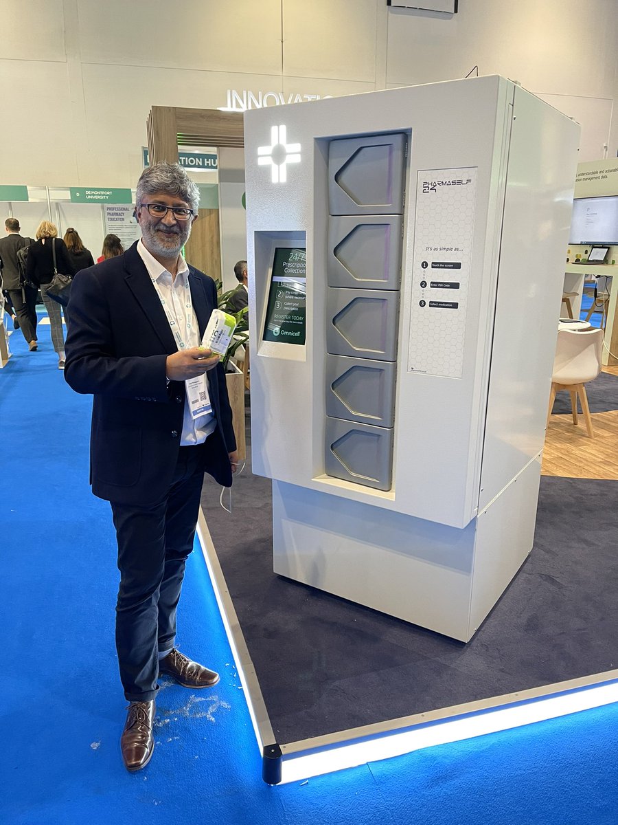 Always great to meet @GaryParagpuri
, here he was demonstrating the Omnicell <a href="/Pharmaself24UK/">Pharmaself24 UK</a> vending machine that stores dispensed medicines for patient collection 

#CPCongress