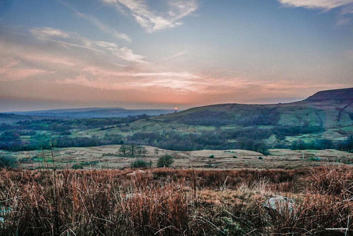 🌅🌅🌅

📍Holcombe Moor - Bury

#ramsbottom #holcombehill #holcombe #holcombemoor #greatermanchester #northwest #spring #sunset #adventure #sun #photography