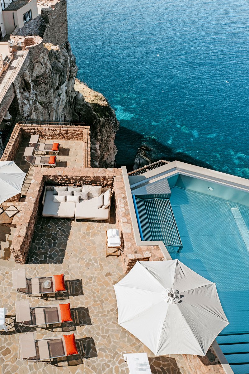 This is *the* dreamiest villa in Italy every traveller needs to stay in. trib.al/zMHDcPW