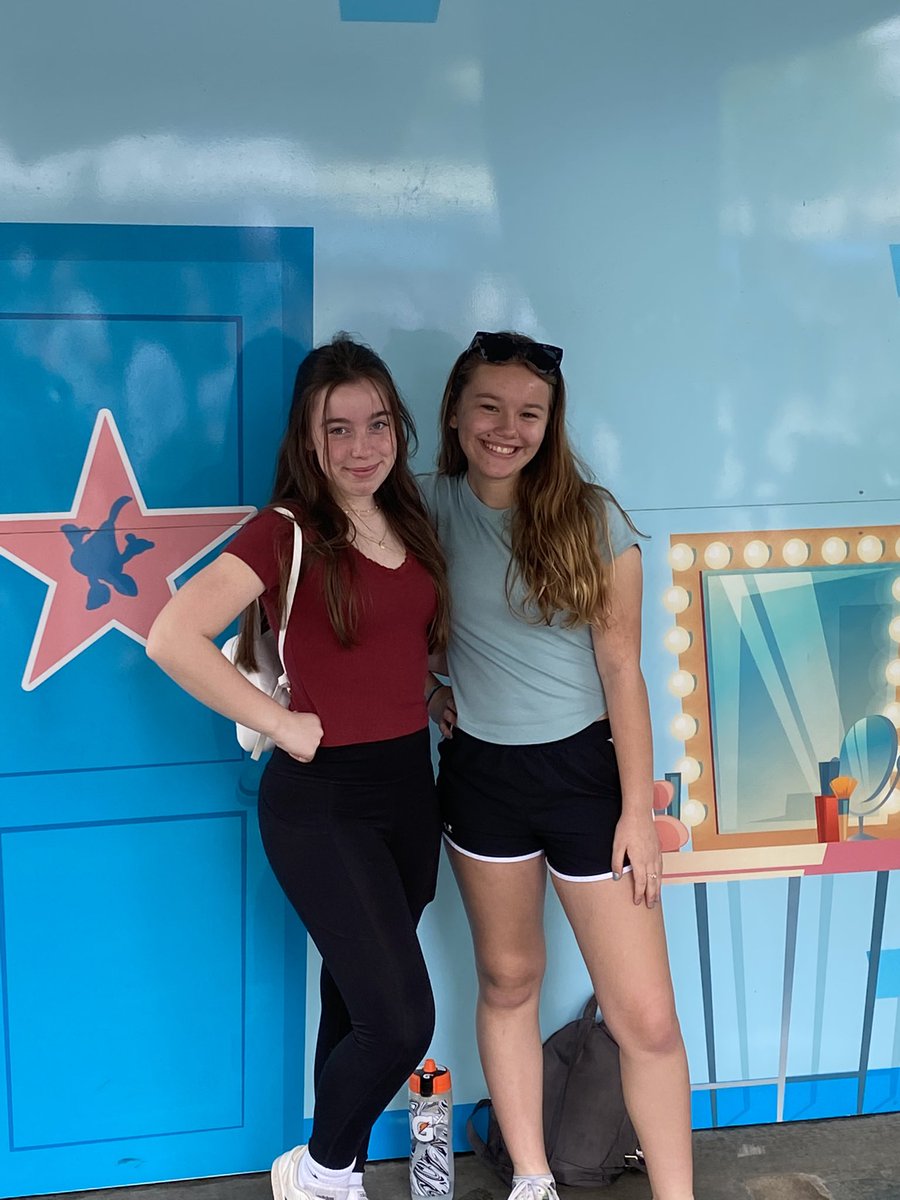 AckCMS's tweet photo. CMS 8th graders are definitely HersheyPark Happy!! @hempfield @MummaPrincipal https://t.co/PhVAK70UOm