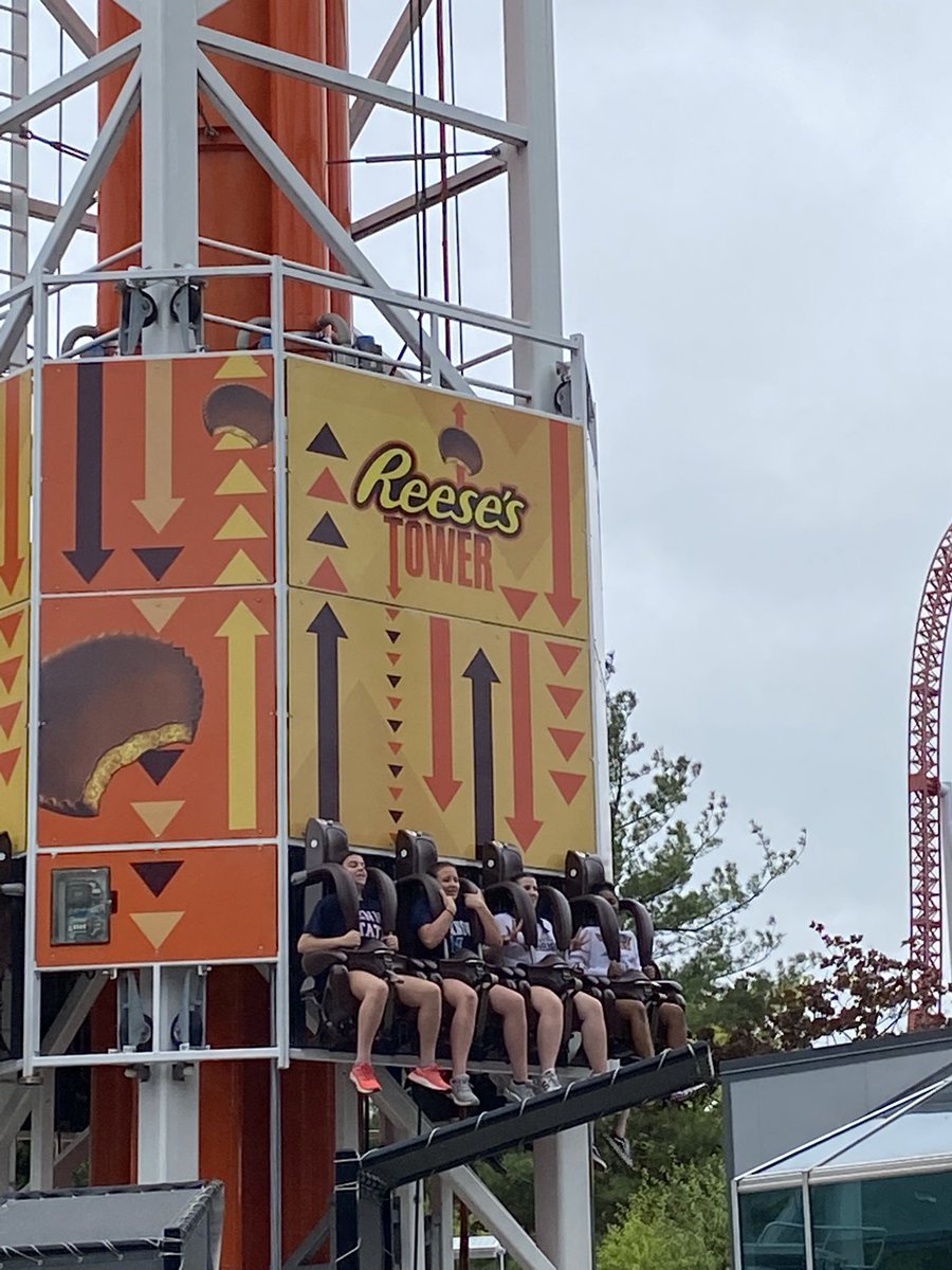 AckCMS's tweet photo. CMS 8th graders are definitely HersheyPark Happy!! @hempfield @MummaPrincipal https://t.co/PhVAK70UOm