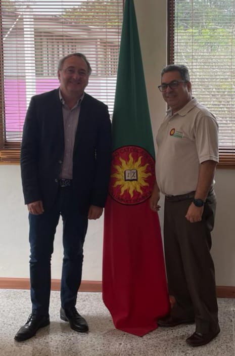 UNIR_Colombia's tweet photo. 🤝 Manuel Herrera, Dir. Académico de Relaciones Internacionales de @UNIRuniversidad, se reunió hoy en #Pereira con el Padre Behitman Alberto Céspedes, Rector de la @UCatolicaPei.

☑️ Ambas instituciones sentaron las bases para activar acciones de colaboración universitaria. https://t.co/tkHSzYwNDw